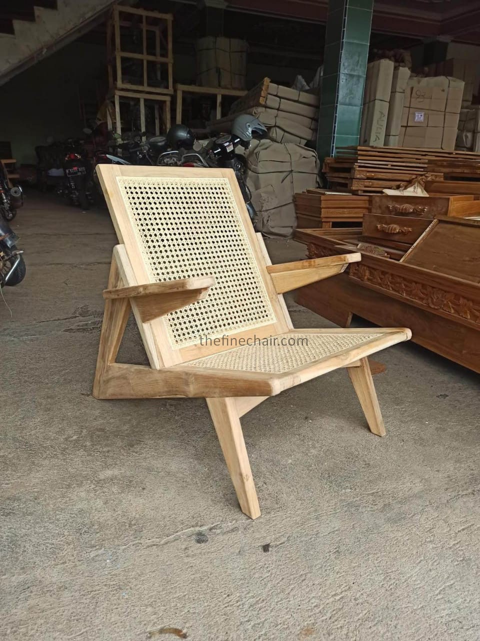Teak Lazy Chair Escape Everyday Life: Teak Lazy Chair for Perfect Comfort - Image 1